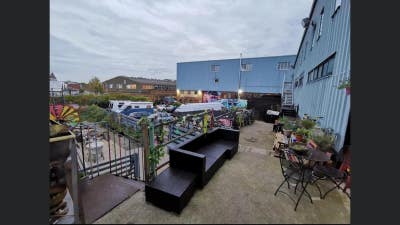Detached  Warehouse - Garden - Parking - Bike Shed Main Photo