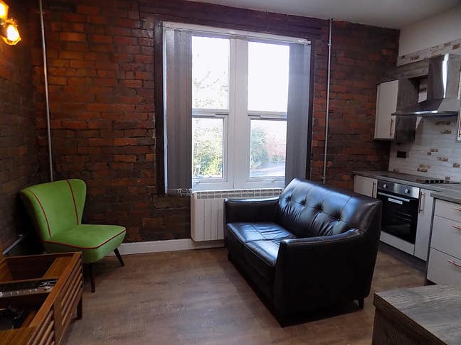 1 Ensuite Room Within S11 | All Bills Included!  Main Photo