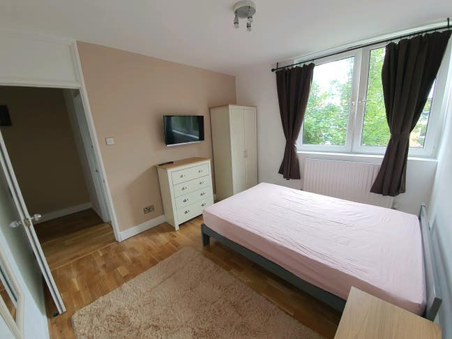 Amazing Rooms Next to East Putney Station!  Main Photo