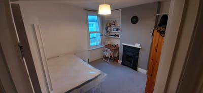 Double bedoom with vintage fireplace  Main Photo