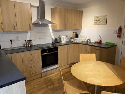 Large Room - Crown Wood Main Photo