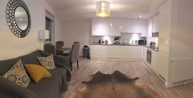 Luxury room+ desk, near Canary Wharf, 11th floor  Main Photo