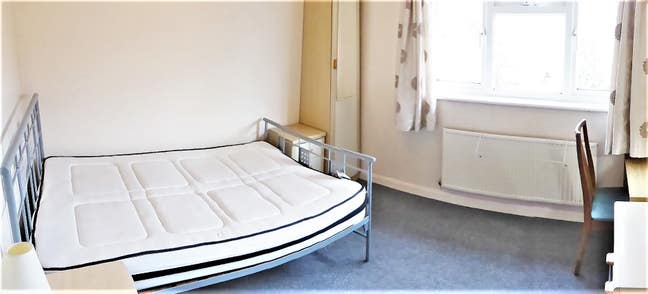Spacious Double Room in a quiet & safe area Main Photo