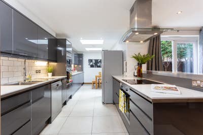 High spec Double Bedroom in Clapham Main Photo