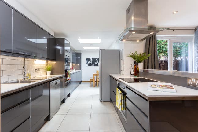 High spec Double Bedroom in Clapham Main Photo