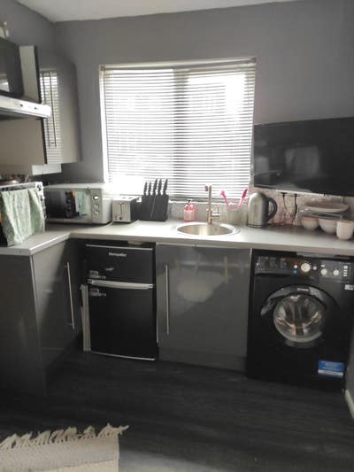 !Beautiful Studio Transport Links Fully Furnished! Main Photo