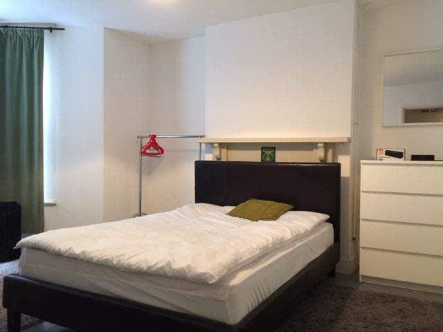 Double room available on City Road, St Paul's Main Photo