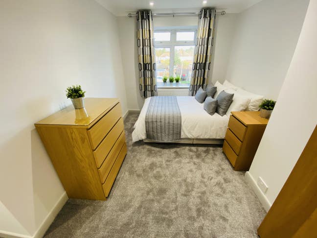 Room Available  in Modern House     Main Photo