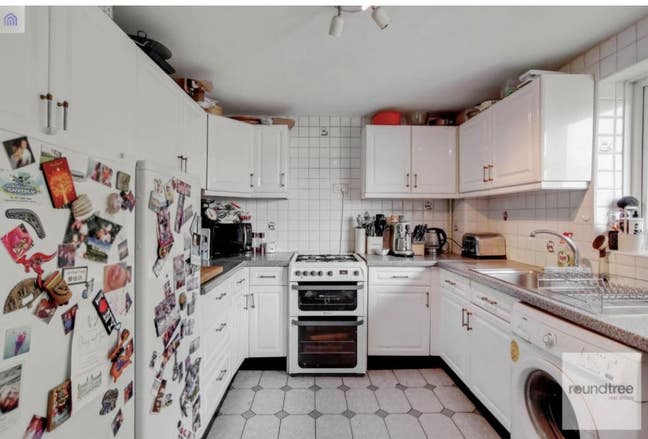 Amazing 3 bedroom flat available to rent in great  Main Photo