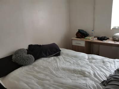 Double room in 5 bedroom house  Near General Hos   Main Photo