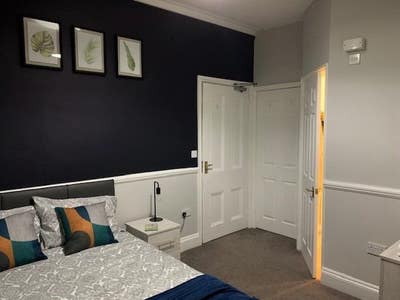 😀 Lovely double en-suite in Old Town 😀 Main Photo