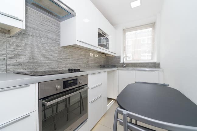 Lovely Bright Room in Marylebone Main Photo