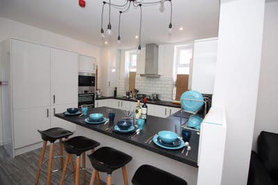 👑 Luxury Living Throughout | Premium House Share Main Photo