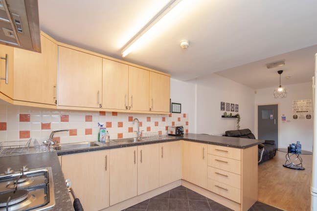 Spacious Double Room with Study Table in CV1 👀👀 Main Photo