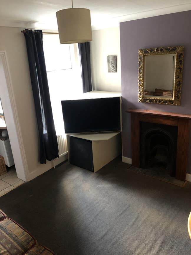 Single Room to Rent in Epsom Main Photo
