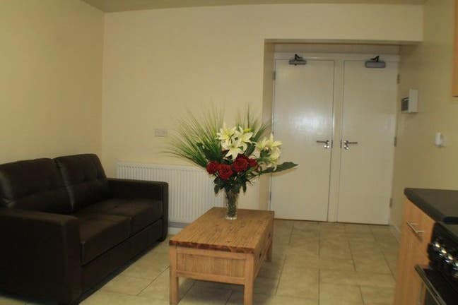 Last Bedroom Left in a House Share Main Photo
