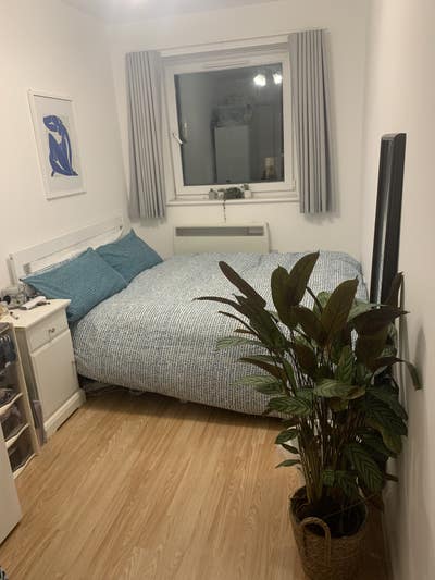 Mid week room - double bed w private bathroom Main Photo