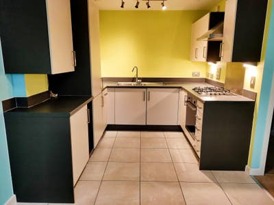 Spacious 1 bedroom flat in superb location  Main Photo