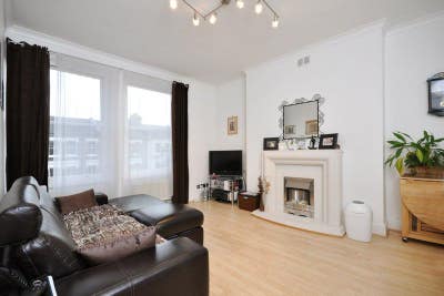 Large Bright Double Room with en-suite Bathroom Main Photo