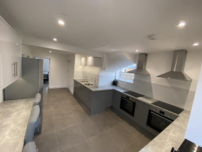 Executive rooms, fantastic location! Main Photo