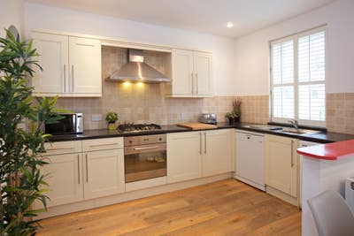 💜 Double Room In Stunning Barons Court Share Main Photo