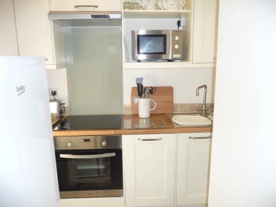 Immaculate, Private & Self-Contained Lodging Room Main Photo
