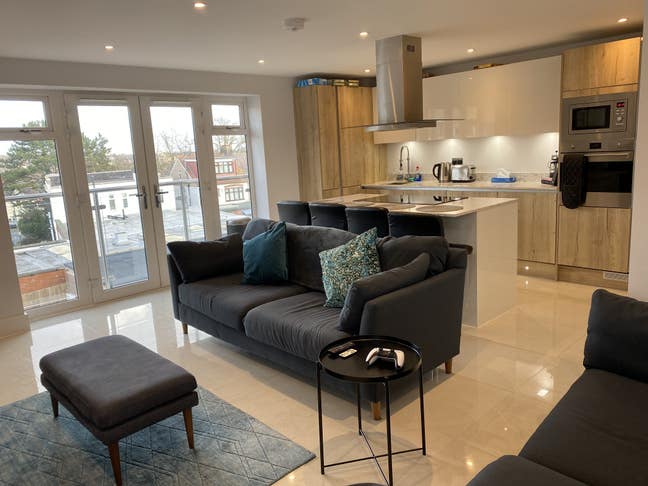 New build fully furnished room in flat Main Photo