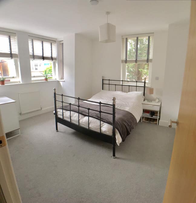 A Beautiful Double ENSUITE Room Main Photo