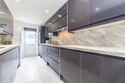 Stunning Private Rooms by Overground Station Main Photo