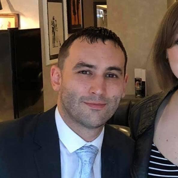 Looking for room with En-suite or studio Main Photo