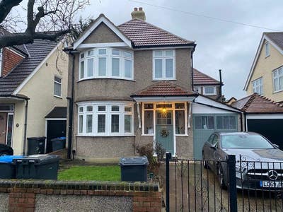 Spacious Double Bedroom/Own Bathroom/Kitchen Main Photo