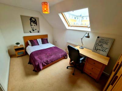 Stunning Executive Room Close to Green Park & M4 Main Photo