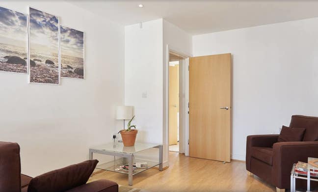 Spacious East London 1-bed Flat with full Sky Main Photo