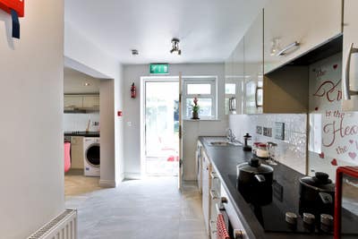 Garden facing Double bedroom with its own bathroom Main Photo