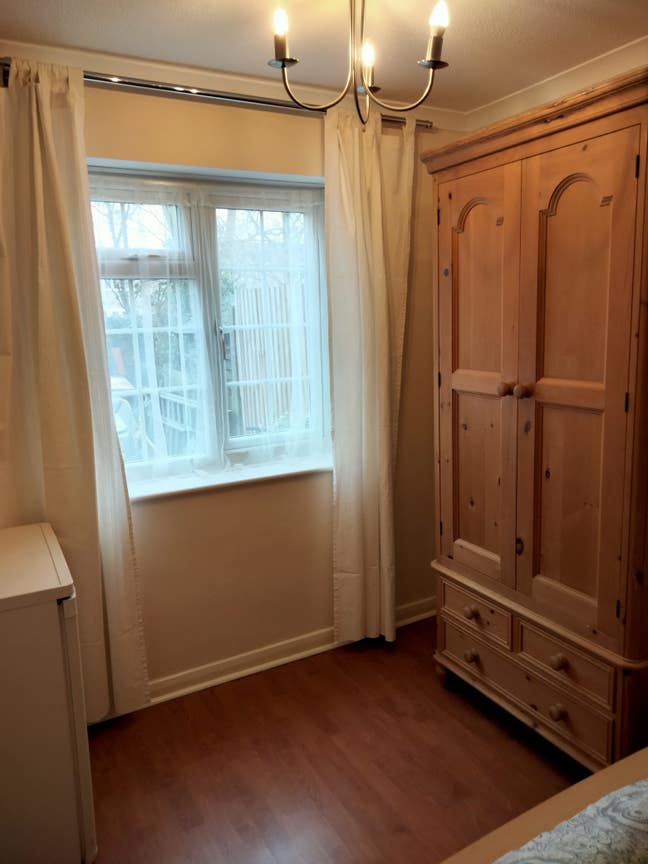 Double room to rent in spacious house  Main Photo