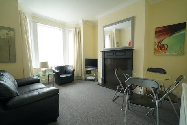 Lovely  Well Furnished  Double Room  Available  Main Photo