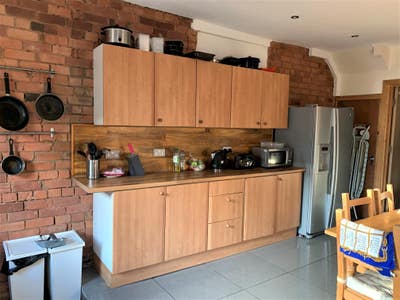 Double Furnished Room Main Photo