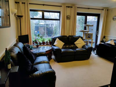 Double Room to rent 3mins from Brentwood Station Main Photo