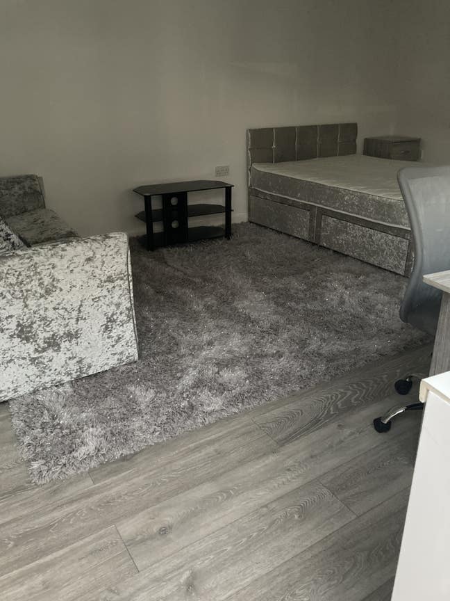 LUXURY Double Studio, 5 mins walkBarking Station  Main Photo