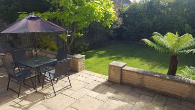 Sunny Double Room in Spacious House Main Photo