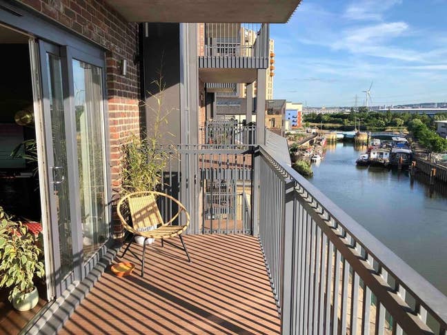 Stunning Riverside Modern Apartment Main Photo