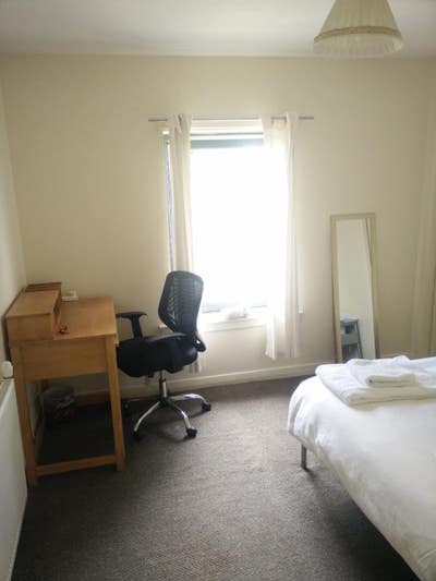 Clean Central Room Main Photo