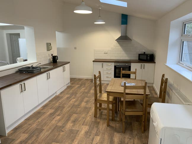 Single Room Near Western Park Main Photo