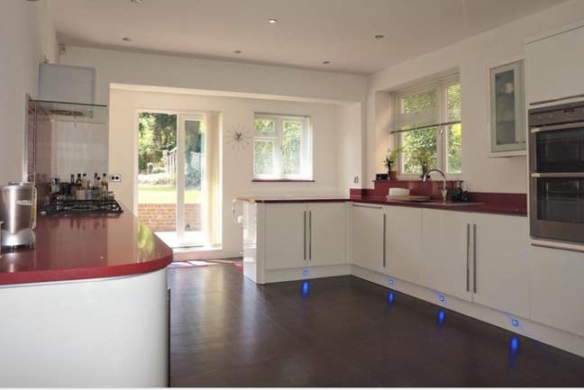 Bedrooms in a nice family house Main Photo