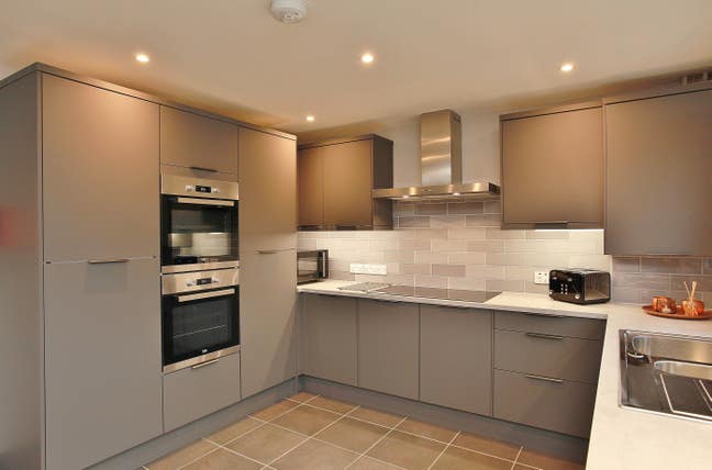Poolside House - Luxury kingsize en-suite rooms  Main Photo