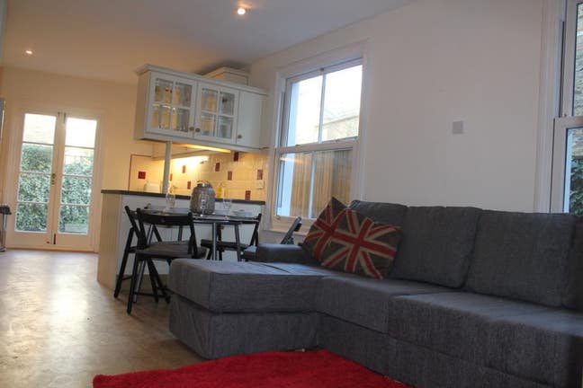 ⏰ Brilliant Byam Street - Lovely Double Room Main Photo