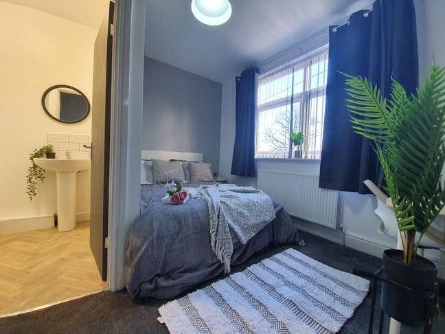 Kablam! Ensuite rooms newly refurbished  Main Photo