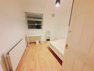 Big Double rooms available at Dlaston , newington  Main Photo