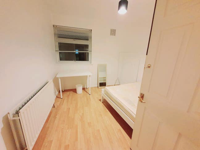 Big Double rooms available at Dlaston , newington  Main Photo