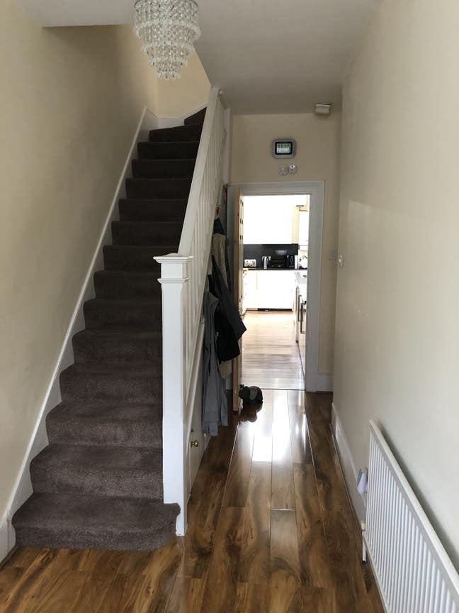 A small & a large(Double) room in a 4bed house. Main Photo